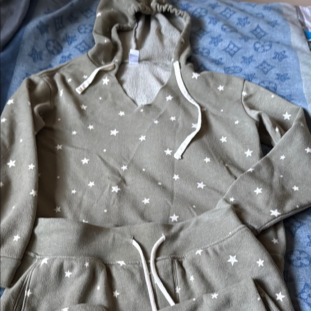 Alternative Green with white Stars 2 Piece Sweatsuit Relaxed Fit EUC